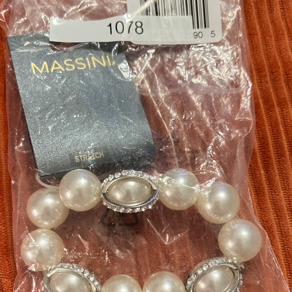 3/$18 Massini Silver and White Pearl Stretch Bracelet Lot 1078 - Picture 6 of 6